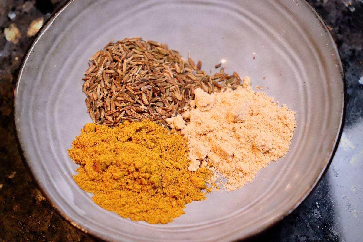 Foto van specerijen voor bloemkool met kaassaus